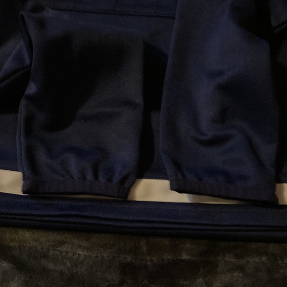 Adidas boys sweat shirt. Boys size M. - Picture 5 of 6